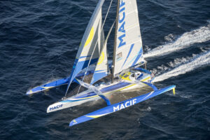 Bateau sponsorisé par la MACIF