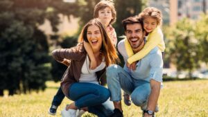 Famille dans un parc